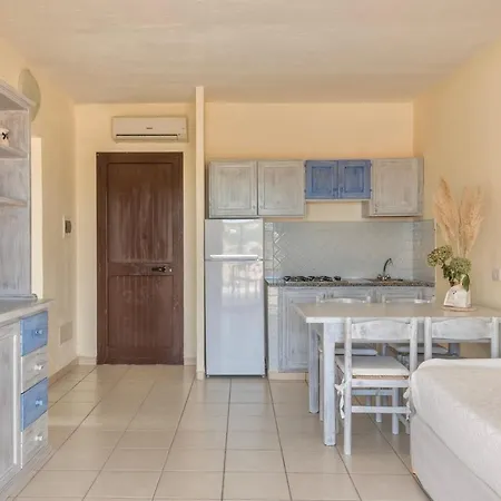 Aparthotel A Golfo Di Marinella A 450 Mt Dal Mare